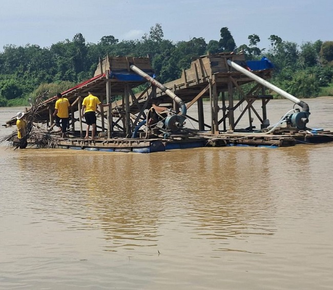 Polres Kuansing Musnahkan 8 Rakit PETI di Sungai Kuantan, Kapolsek: Tidak Ada Ruang untuk Tambang Ilegal